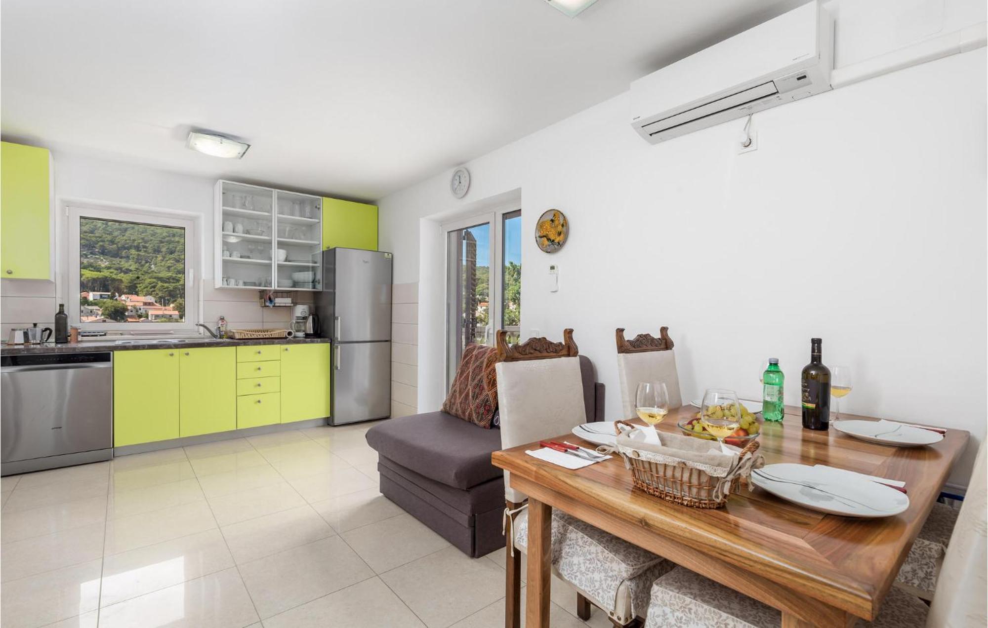 2 Bedroom Awesome Apartment In Veli Losinj Luaran gambar
