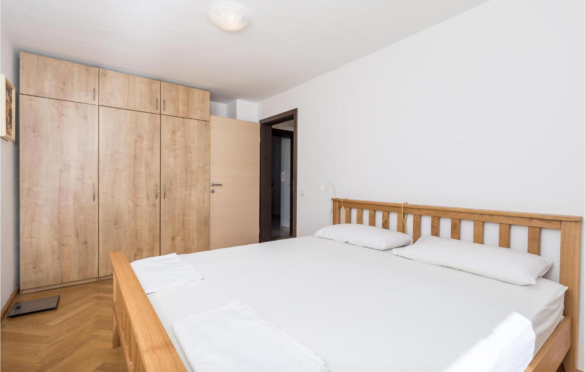 2 Bedroom Awesome Apartment In Veli Losinj Luaran gambar