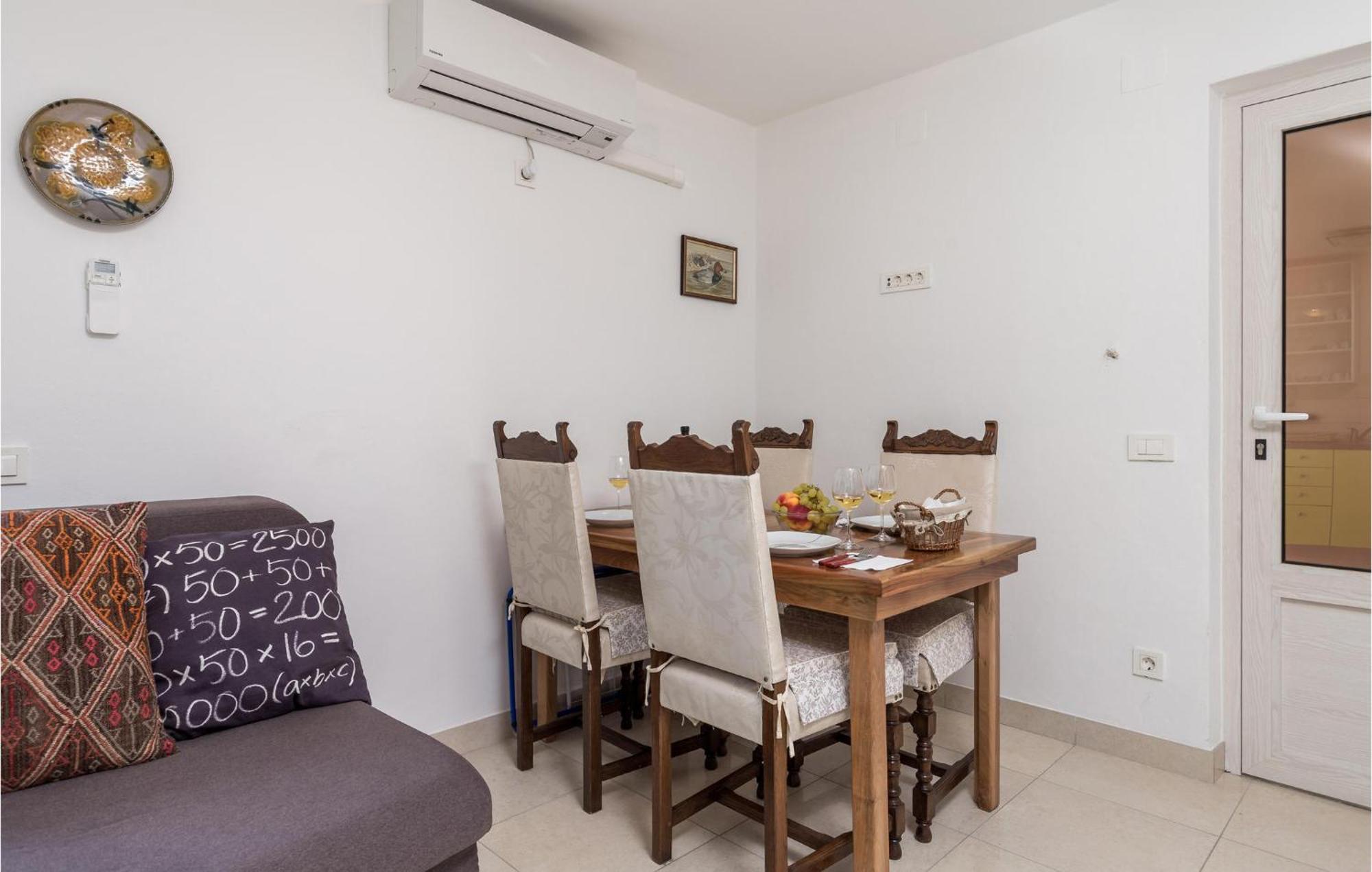 2 Bedroom Awesome Apartment In Veli Losinj Luaran gambar