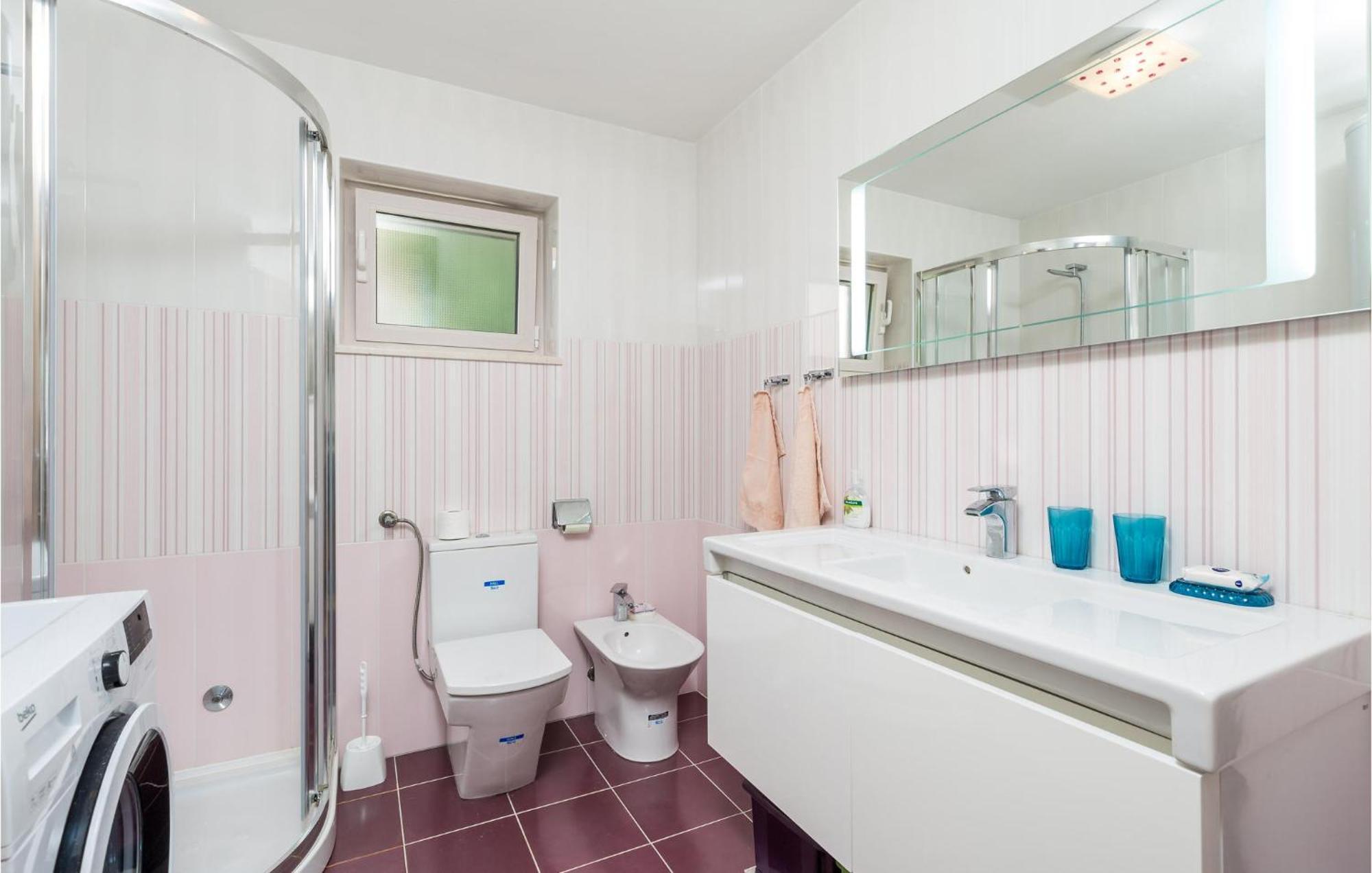 2 Bedroom Awesome Apartment In Veli Losinj Luaran gambar