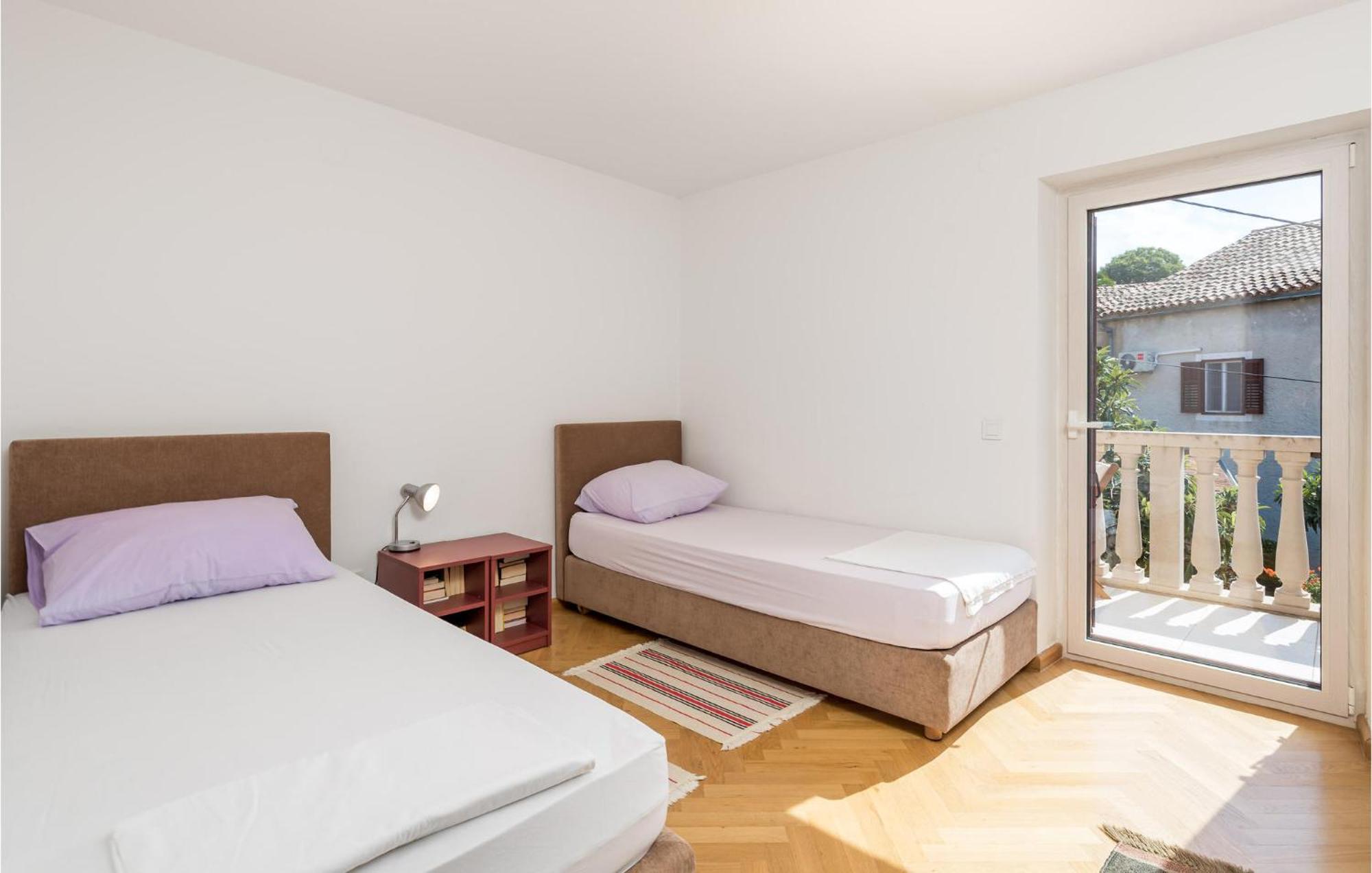 2 Bedroom Awesome Apartment In Veli Losinj Luaran gambar