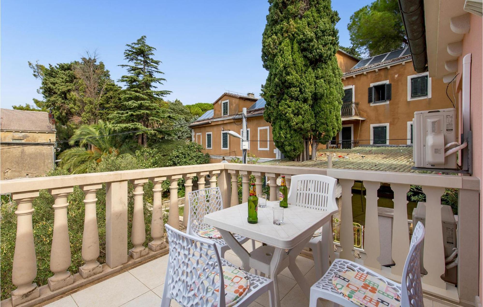 2 Bedroom Awesome Apartment In Veli Losinj Luaran gambar