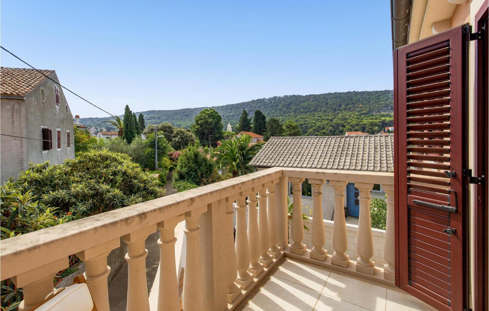 2 Bedroom Awesome Apartment In Veli Losinj Luaran gambar