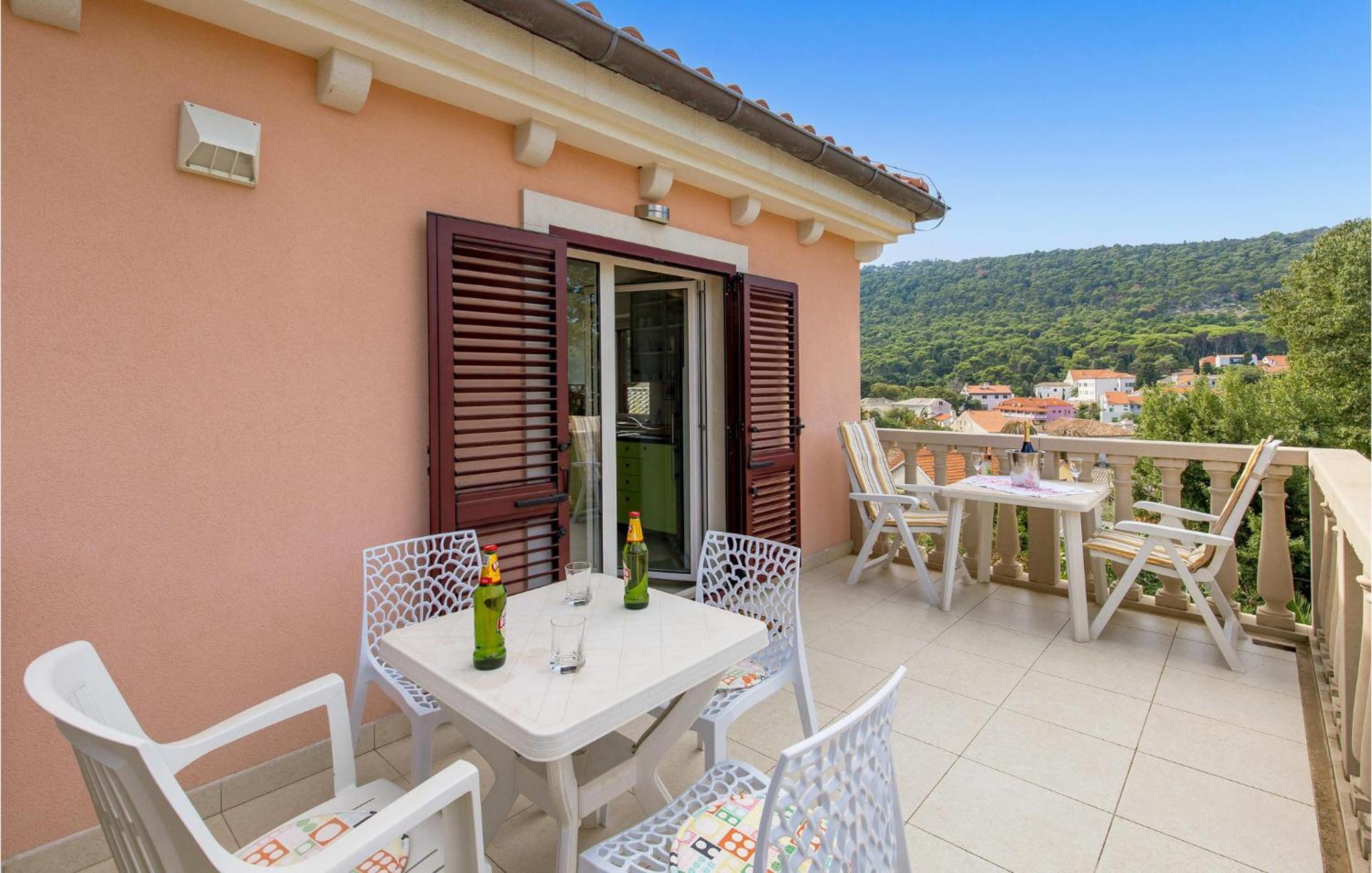 2 Bedroom Awesome Apartment In Veli Losinj Luaran gambar