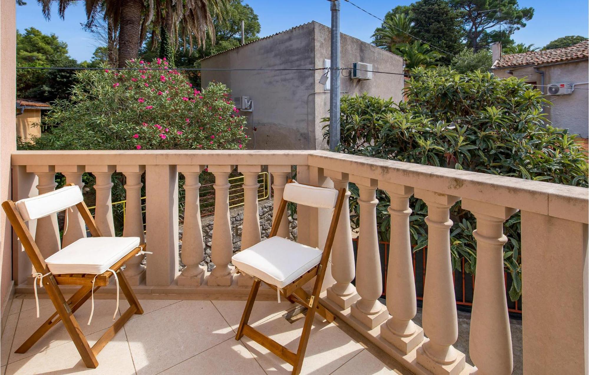 2 Bedroom Awesome Apartment In Veli Losinj Luaran gambar