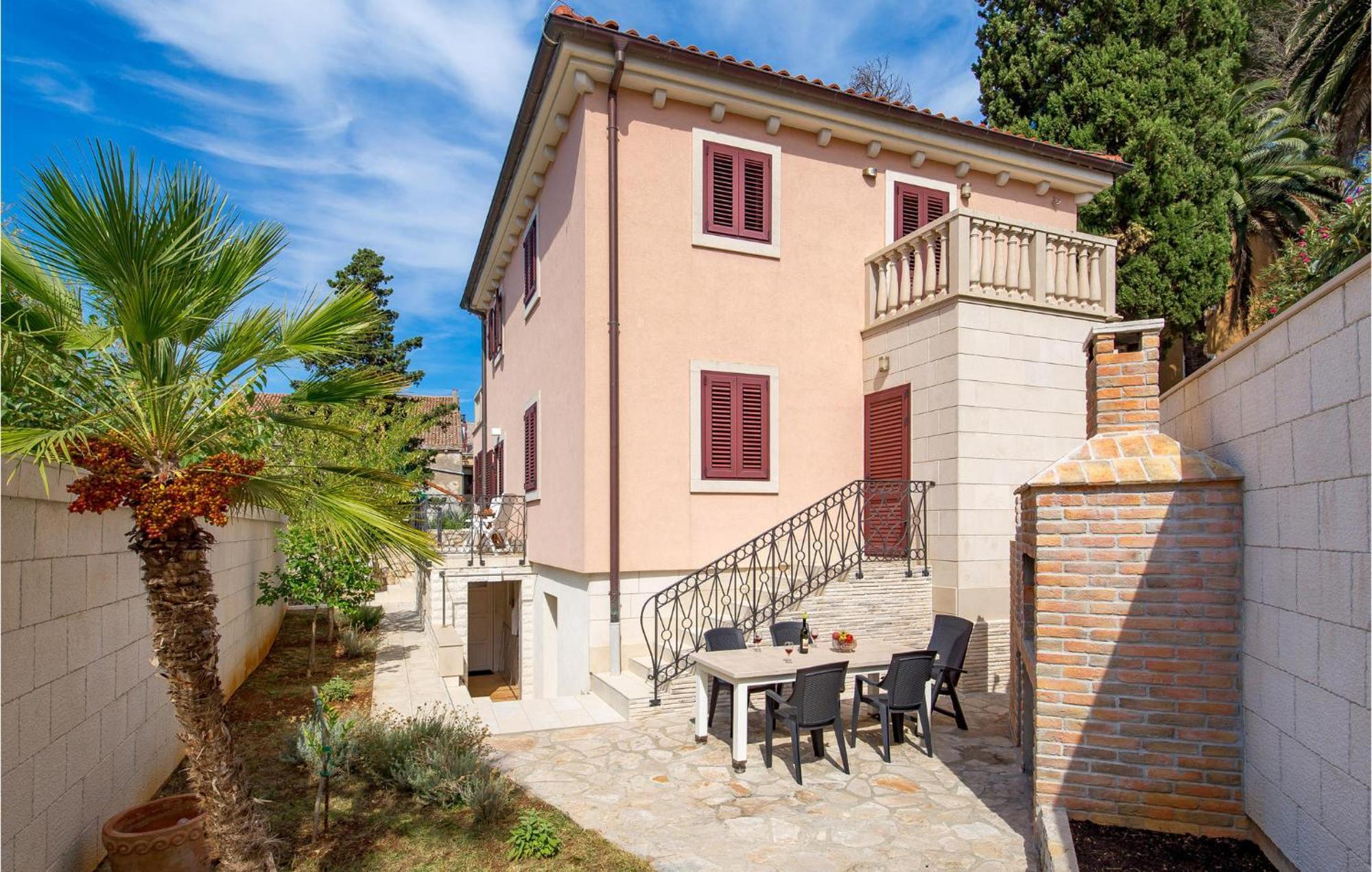 2 Bedroom Awesome Apartment In Veli Losinj Luaran gambar