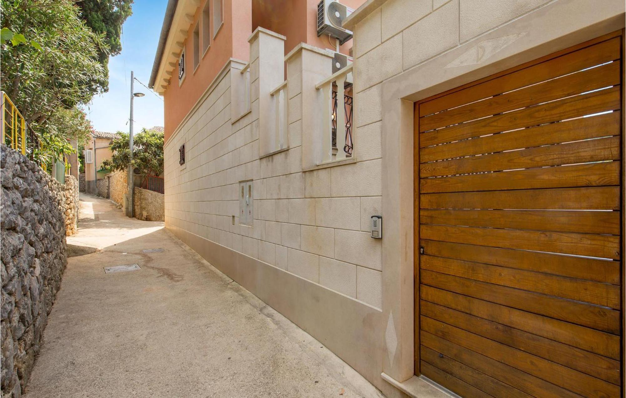 2 Bedroom Awesome Apartment In Veli Losinj Luaran gambar