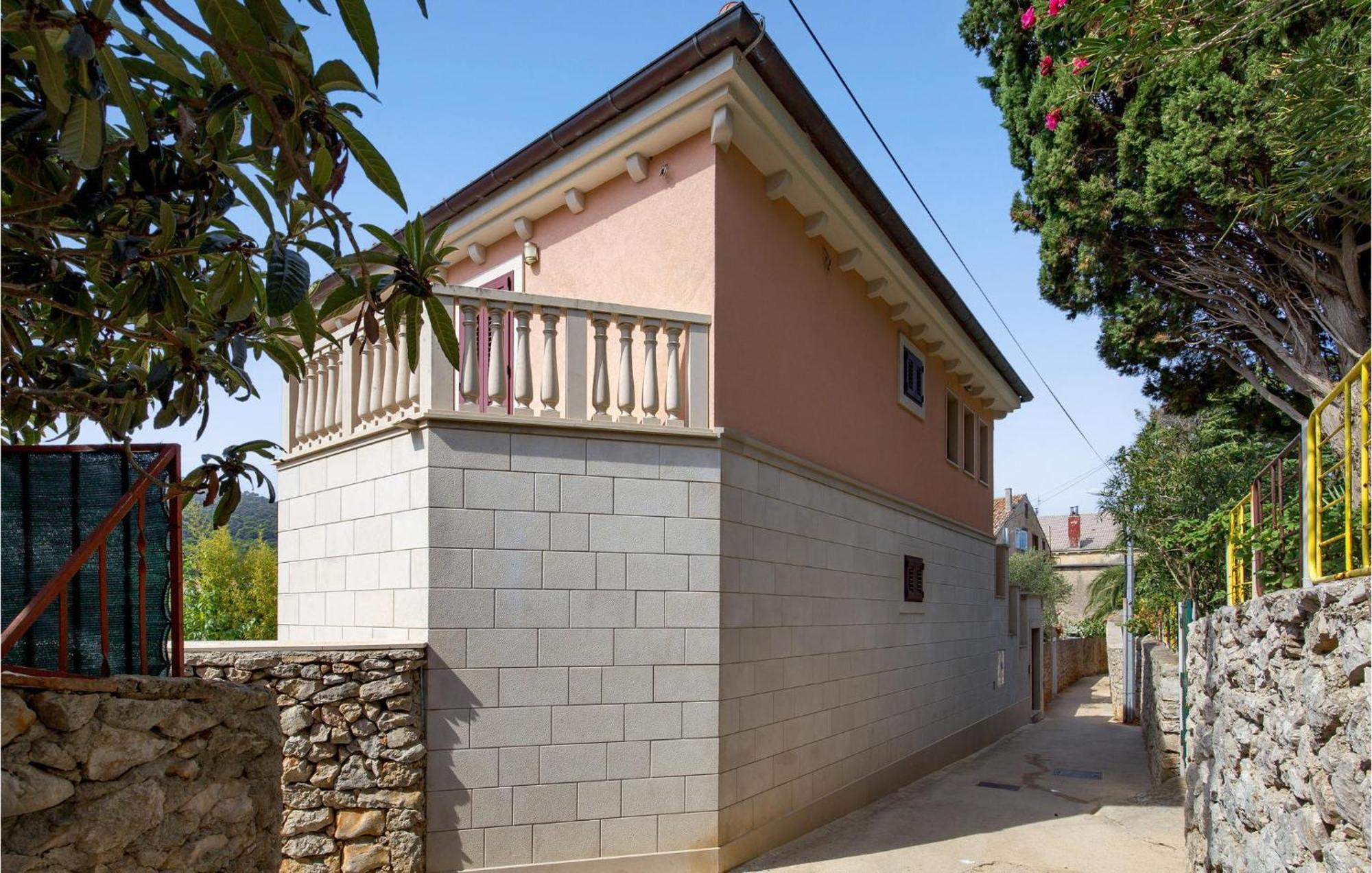 2 Bedroom Awesome Apartment In Veli Losinj Luaran gambar