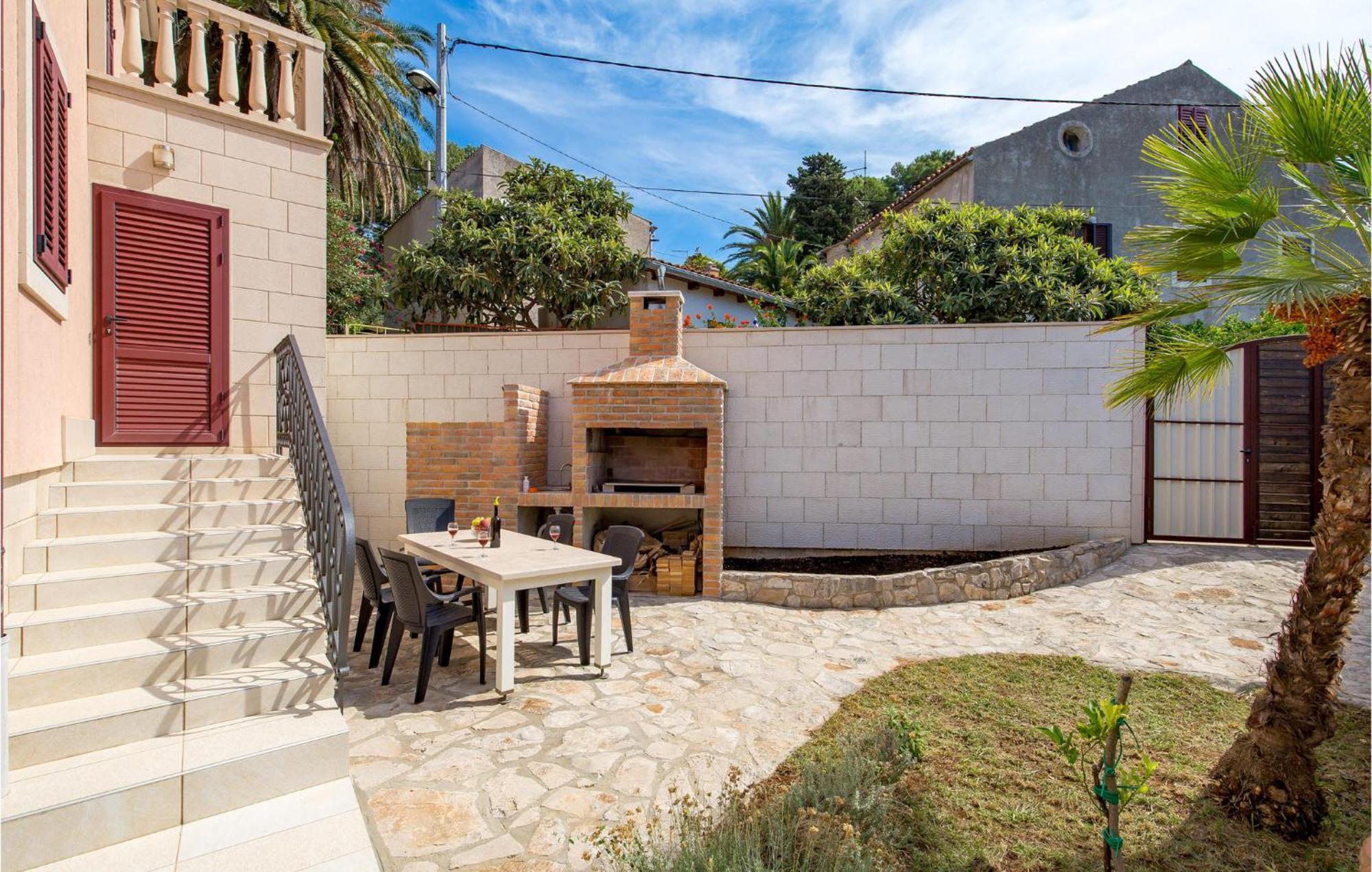2 Bedroom Awesome Apartment In Veli Losinj Luaran gambar